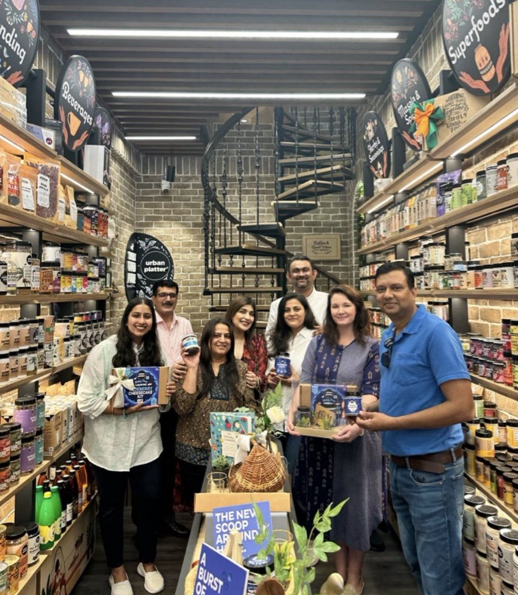 USDAIndia's tweet photo. Senior Agricultural Attaché Rhiannon Elms introduced brand-new and innovative #USaBlueberry 🫐 products at @urban_platter. Try Blueberry Oats, Blueberry Cheesecake Kit, Blueberry Desert Premix, and Masala Chatpata Blueberries! #TasteofAmerica #USDAIndia #USDATrade #BoostofBlue💙 https://t.co/vOI3HkZZG0