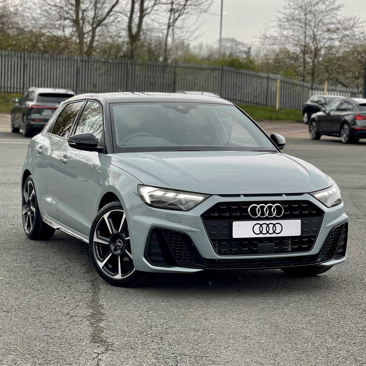 PrestonAudi's tweet image. Stand out from the crowd with this Brand New A1 Sportback Black Edition, finished in pearlescent Arrow Grey😍

This model features the optional Technology Pack 🤩

ecs.page.link/pWTWV

#audi #audia1 #a1 #prestonaudi
