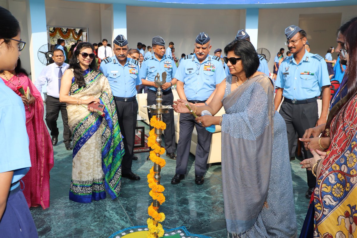 SWAC_IAF's tweet photo. #AirForceSchoolGandhinagar new building was inaugurated today jointly by #AirMarshalVikramSingh, #AOCinC #SouthWesternAirCommand & Dr. Arathi Singh President AFFWA (R) #SWAC in the presence of school teachers, students, staff & parents alongwith other distinguished guests. https://t.co/JQebmM8cqY