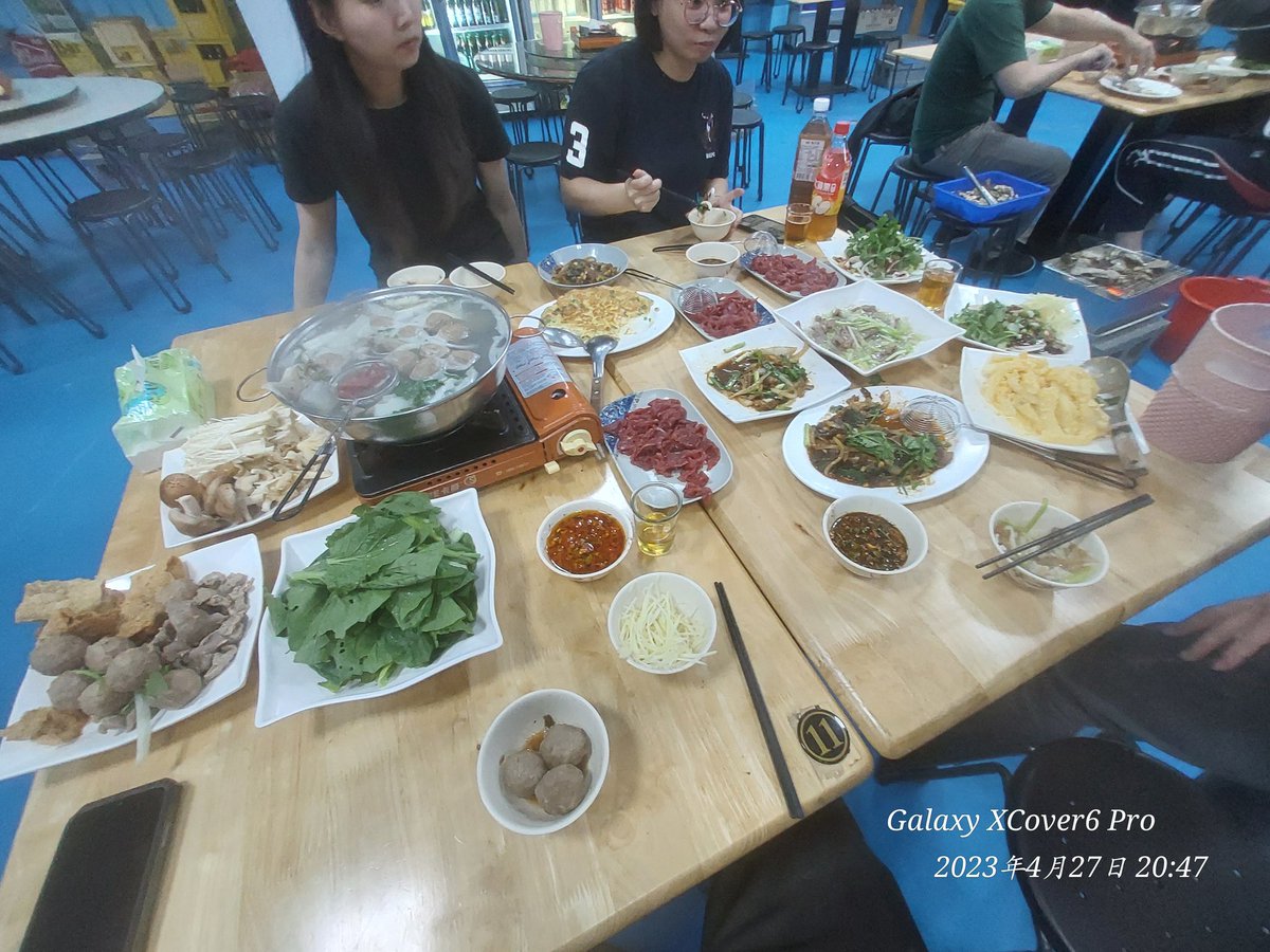manos100614's tweet photo. 有朋自中部來
帶他們去吃
不料，他們劃太多
四人吃不完🤣 https://t.co/optR3pECcZ