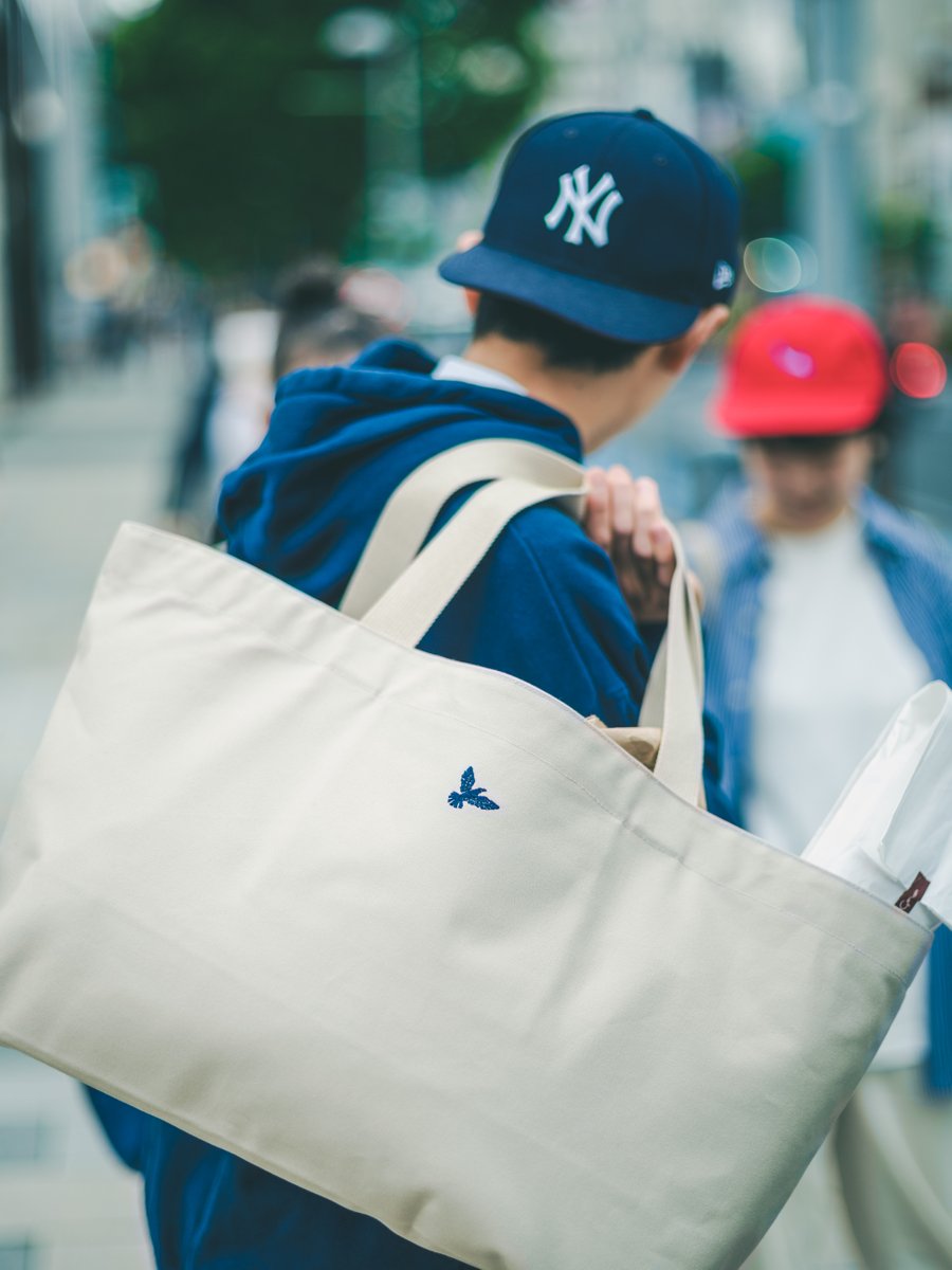 sizuru_store's tweet photo. シズる商店で販売中の  
「シェフと職人がつくったトートバッグ」    

機能性も追求したいし、
もちろんおしゃれでいたい
どちらも両立するものがあれば、 
きっと毎日が楽しくなる！  
そんな思いから作りました🍀 

ぜひこの機会にお買い求めください  https://t.co/TEcDEGxPv5 https://t.co/aM5B2aazbv
