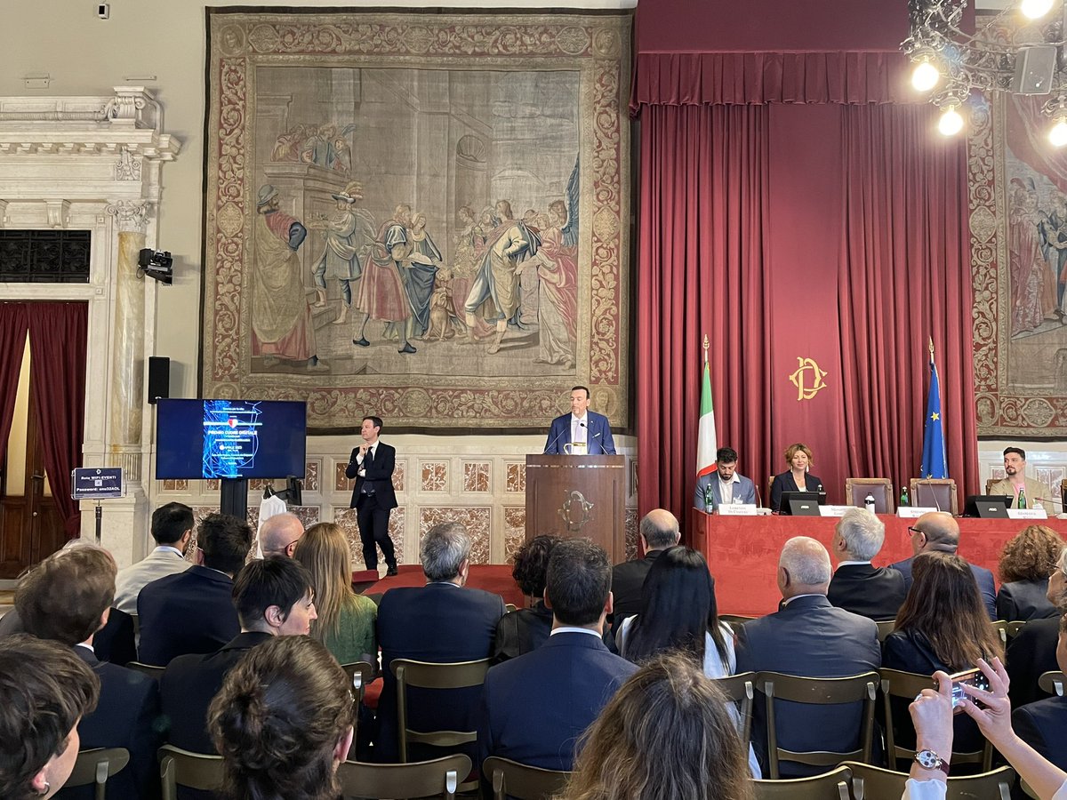L’intervento del nostro presidente <a href="/GRicci1978/">Gianluca ®️</a> per la V edizione del Premio Cuore Digitale. 
Segui la diretta su webtv.camera.it/evento/22300

#premiocuoredigitale #tecnologia #innovazione #disabilita #vita #benessere #Salute #inclusione #citta #mobita #digitale