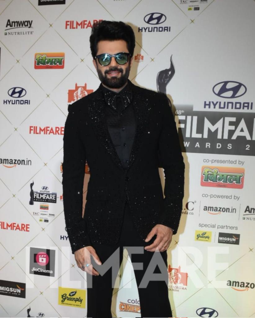 #ManieshPaul arrives for the 68th #HyundaiFilmfareAwards2023 with #MahahrashtraTourism. ♥️