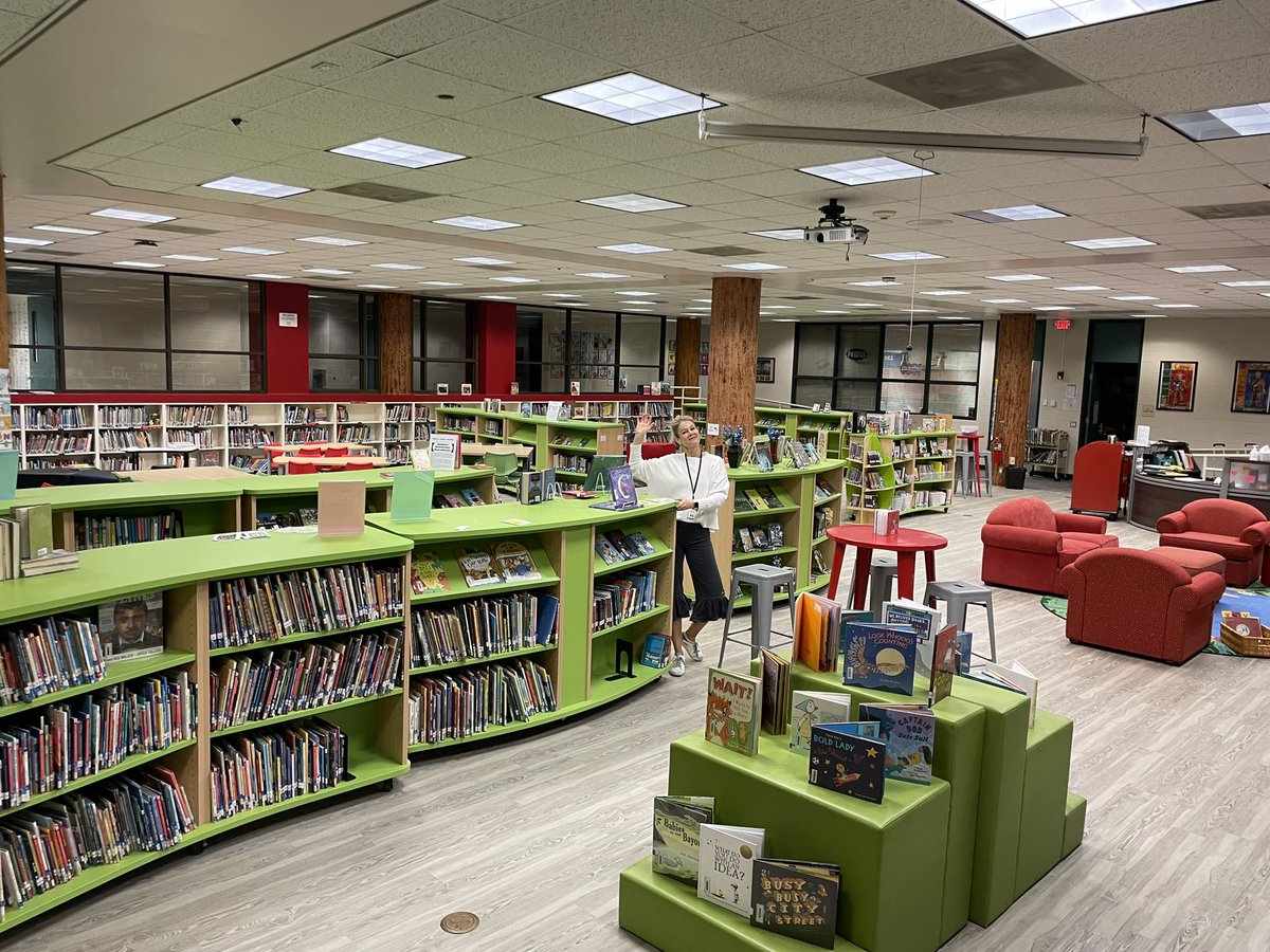 Love watching Mrs. Wood make this library come alive each day!  ❤️ #wcereads <a href="/HumbleISD_WCE/">Willow Creek Elem</a> #libraryfun #readingisleading