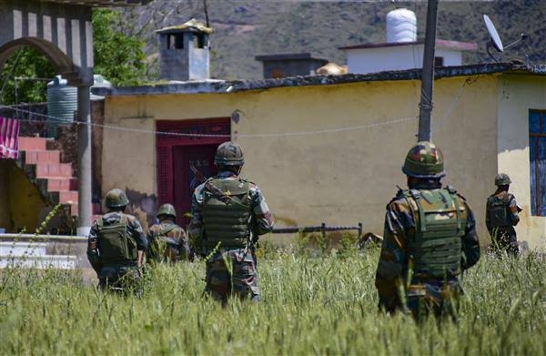 SreedeepCK's tweet image. #PoochAttack: A man detained by security forces has told them he “sheltered” the terrorists for more than two months and provided them with logistic and material support in Mendhar.
#Kashmir