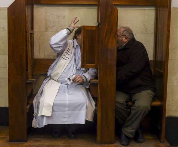 JacobBrownAZ's tweet photo. Check out our latest #arizona #criminallaw podcast on clergy penitent privilege. Very interesting and timely topic dealing with when a confession to clergy can be used in court and when they become mandatory reporters of child abuse.
#GuiltyAZcharged
 
https://t.co/1xRqvutqCc https://t.co/stpgYX23TG