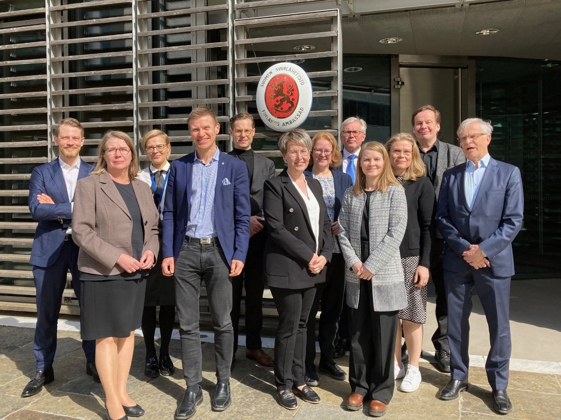 WEC Finlandin delegaatiolla oli ilo tavata Suomen Saksan-suurlähettiläs Anne Sipiläisen ja energia-attasea Outi Koikkalaisen kanssa. Kiitos yhteistyöstä <a href="/FinBotschaftDe/">Botschaft von Finnland in Berlin</a>!