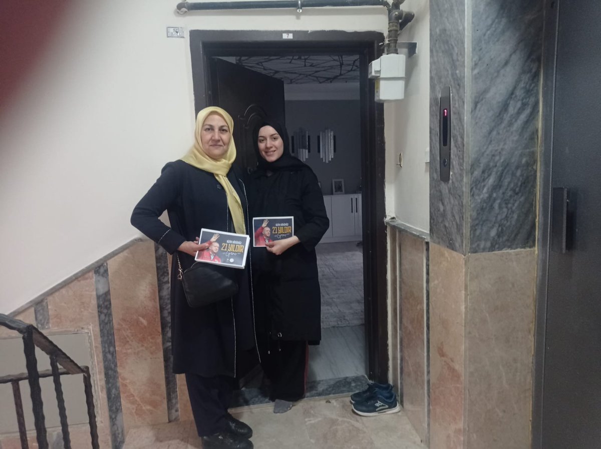 AK Kadın Polatlı (@polatliakkadin) on Twitter photo Kadın Kolları başkanımız Fatma Erten ve yönetim olarak Bügün Şehitlik mahallemizde saha calışmaları yapıldı
#TeşkilatHazır #PolatlıHazır #AkAnkaraKadınlarıSahadayız
#HedefGüçlüTürkiye
#TürkiyeYüzyılı
<a href="/aysekesir/">Ayşe Keşir 🇹🇷🇹🇷🇹🇷</a> <a href="/hatice_cakmak_/">Hatice Çakmak 🇹🇷</a> Kadın Kolları başkanımız Fatma Erten ve yönetim olarak Bügün Şehitlik mahallemizde saha calışmaları yapıldı
#TeşkilatHazır #PolatlıHazır #AkAnkaraKadınlarıSahadayız
#HedefGüçlüTürkiye
#TürkiyeYüzyılı
<a href="/aysekesir/">Ayşe Keşir 🇹🇷🇹🇷🇹🇷</a> <a href="/hatice_cakmak_/">Hatice Çakmak 🇹🇷</a>