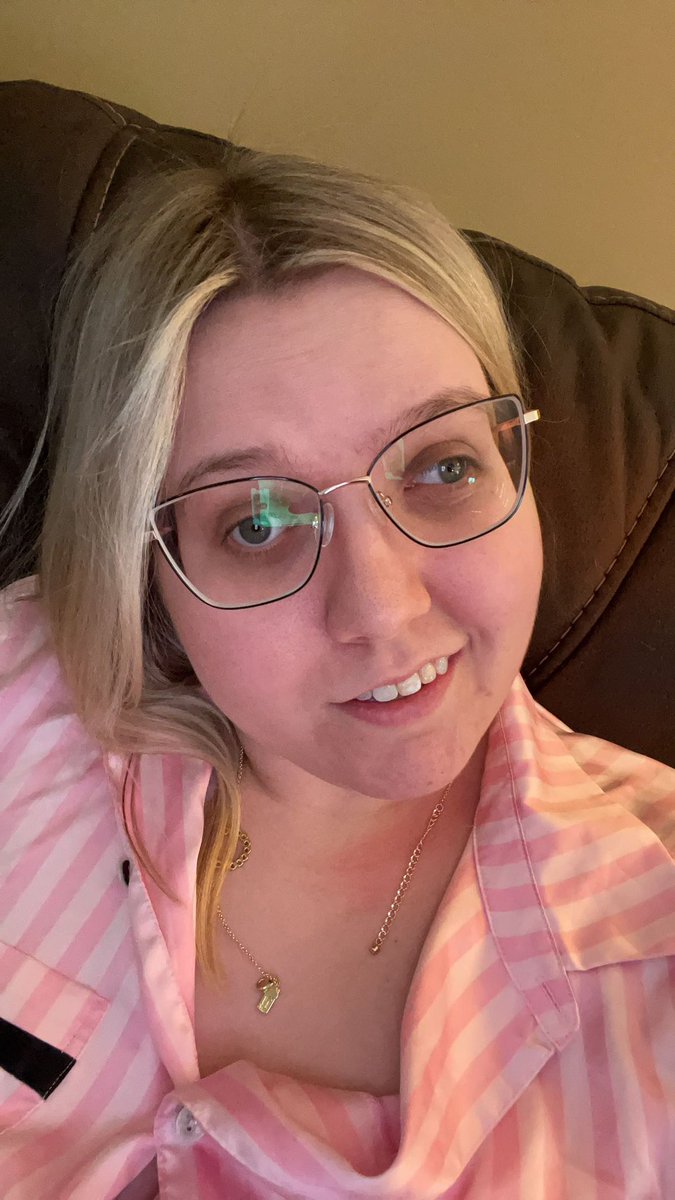 daysliemorgant's tweet image. Lmao this is putting on a necklace one-handed.. I keep missing the clasp so now my sensitive skin around my neck is all irritated. #disabledproblems 

Giving it a lil break then back at it

yes im still in my jammies, but im not going anywhere until 3:30 so its fine lol