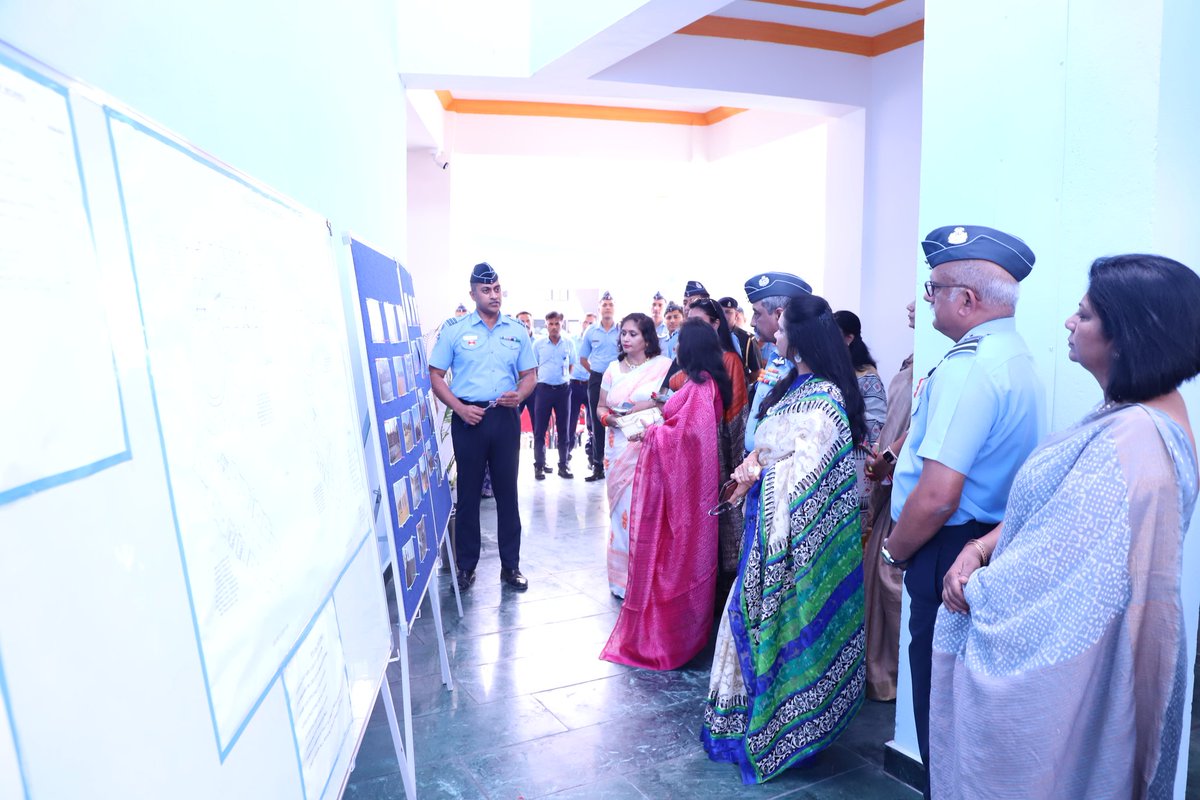 SWAC_IAF's tweet photo. A tour of the school was also conducted for #AOCinC #SWAC. HE appreciated modern facilities like smart classrooms, CCTVs, centralised cooling system & new furniture. The Chief Guests lauded the efforts of the Management Committee in bringing up all round standards of the school https://t.co/r5CjGidt98