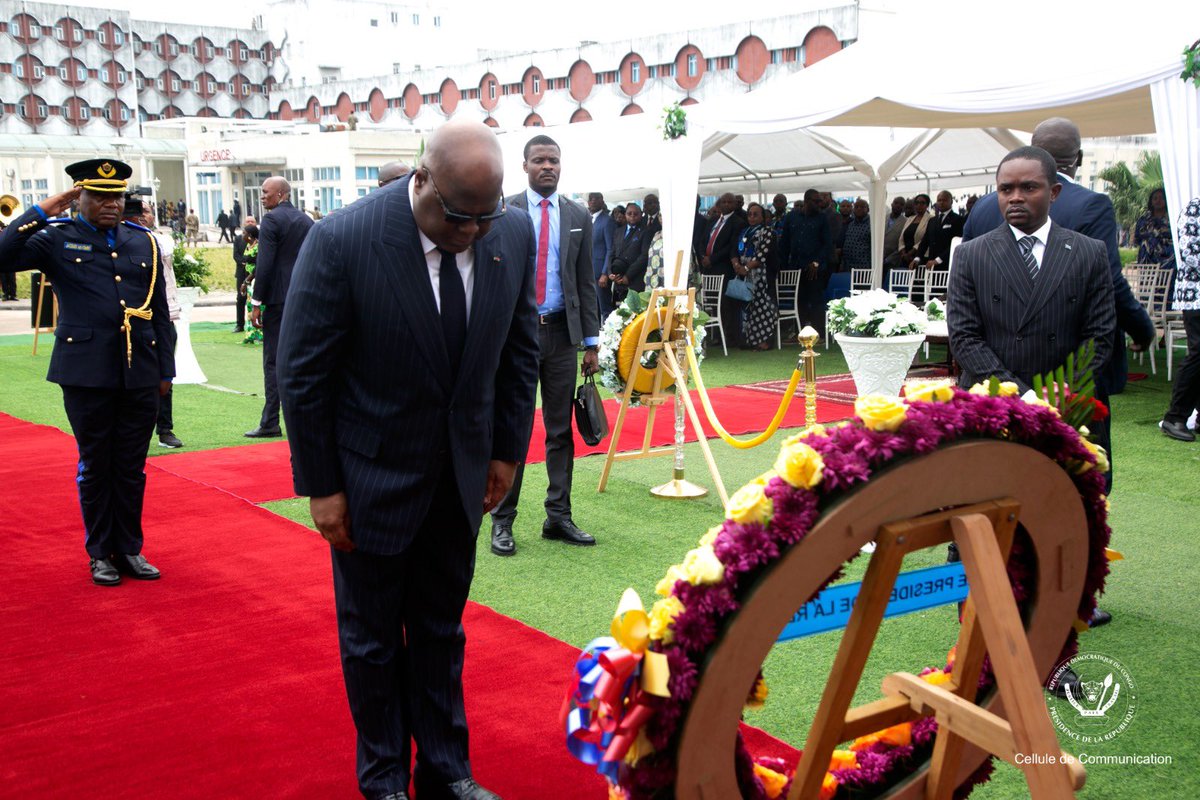 Presidence_RDC's tweet photo. #RDC 27.04.2023|#Kinshasa
Le Chef de l’État, Félix Antoine Tshisekedi a pris part, ce jeudi, à l’hôpital du Cinquantenaire, à la cérémonie d’hommages à Albert Ndele Bamu, premier Gouverneur de la Banque Centrale du Congo, décédé, le 01er avril dernier, à Bruxelles. https://t.co/8WpVDP03Oi