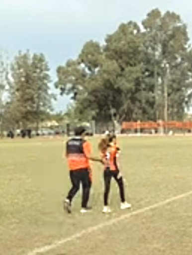 BalderrinDerlys's tweet photo. El domingo pasado vamos volvimos al triunfo, C.A.A 3-0 vs el Deportivo Blaquier, siempre acompañado por mis seres queridos, en ésta foto con mí hija, la familia siempre acompañando.
Hasta el domingo, seguimos primeros ⚽💪🍊 https://t.co/sB26iDMzoG