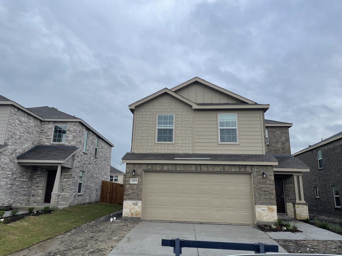 GregRiceRealty's tweet photo. Final walk in Forney 
#realestateliferealestateliferealestaterealestateliferealestateliferealestate #dfwrealtor #contractexecuted #contractorct #home #realestateprofessional #newconstruction #newconstructionhomes 
#texashomesandland https://t.co/FdJOVNm0R9