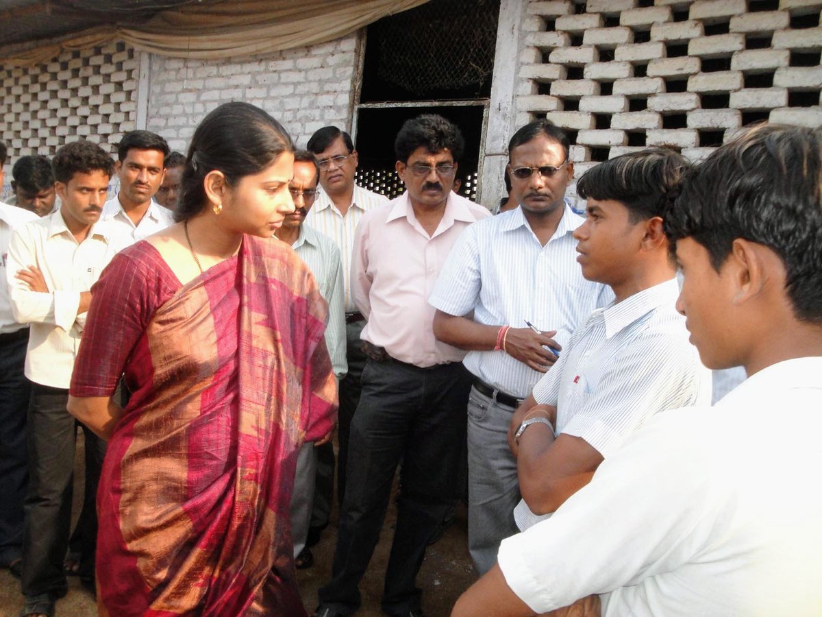 SmitaSabharwal's tweet photo. Old pics from a decade back, as Collector Karimnagar. ( Gopalraopali, Sircilla )
 A reminder of how today, #Telangana has changed!
🙂 Happy to have the opportunity to head #MissionBhaghirath- a lifeline of piped water supply to 1 crore+ homes, today.
#TriumphantTelangana https://t.co/gInYcqVVG7