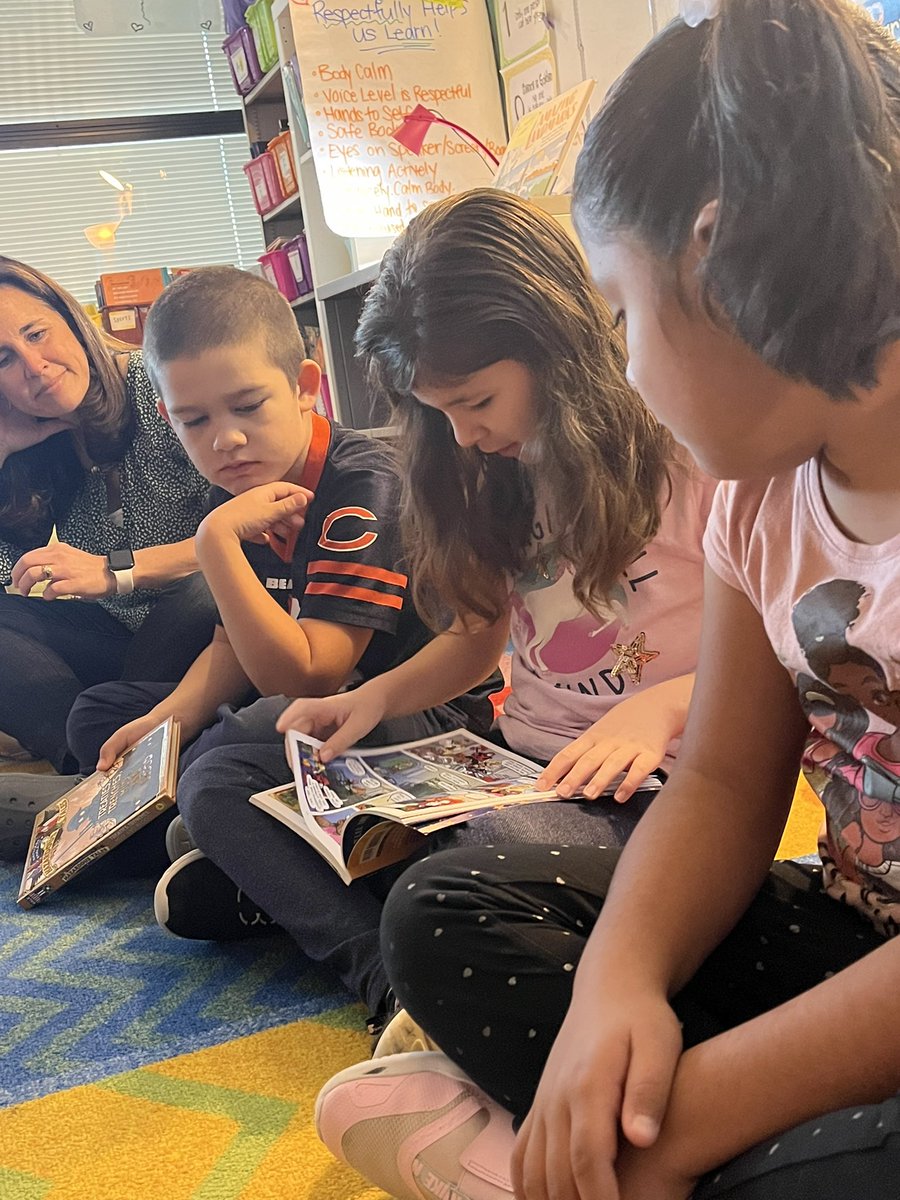 MrsHCampbell16's tweet photo. B for Book Day! Sharing favorite books ๐๐ #ABCCountdown @SunnyHill220 #SuperSecondGrade #WeBelong220 https://t.co/EaSWAxC5z8