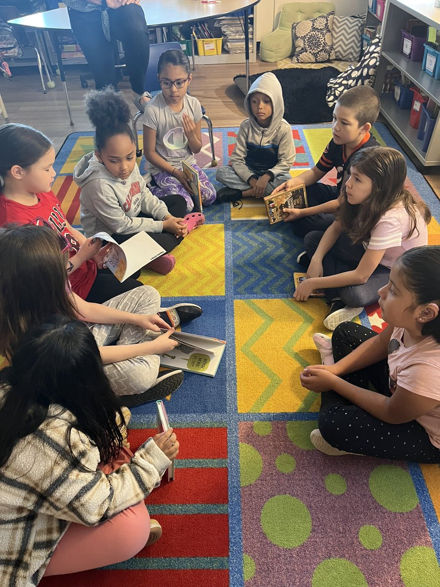 MrsHCampbell16's tweet photo. B for Book Day! Sharing favorite books ๐๐ #ABCCountdown @SunnyHill220 #SuperSecondGrade #WeBelong220 https://t.co/EaSWAxC5z8