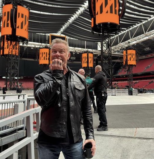Papa_Het's tweet photo. First concert of the tour  #papahet #72Seasons #metallica https://t.co/qLADgN9uqL