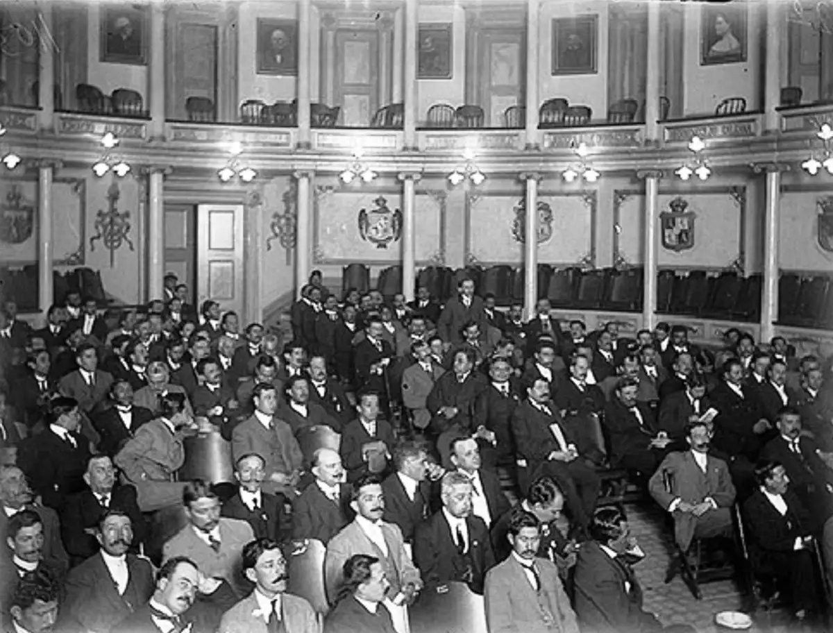 venusgarza's tweet photo. 1916: Convocatoria de un Congreso Constituyente en Querétaro, donde plasmaron las principales demandas sociales, económicas y políticas. https://t.co/ipTWeFe2JW