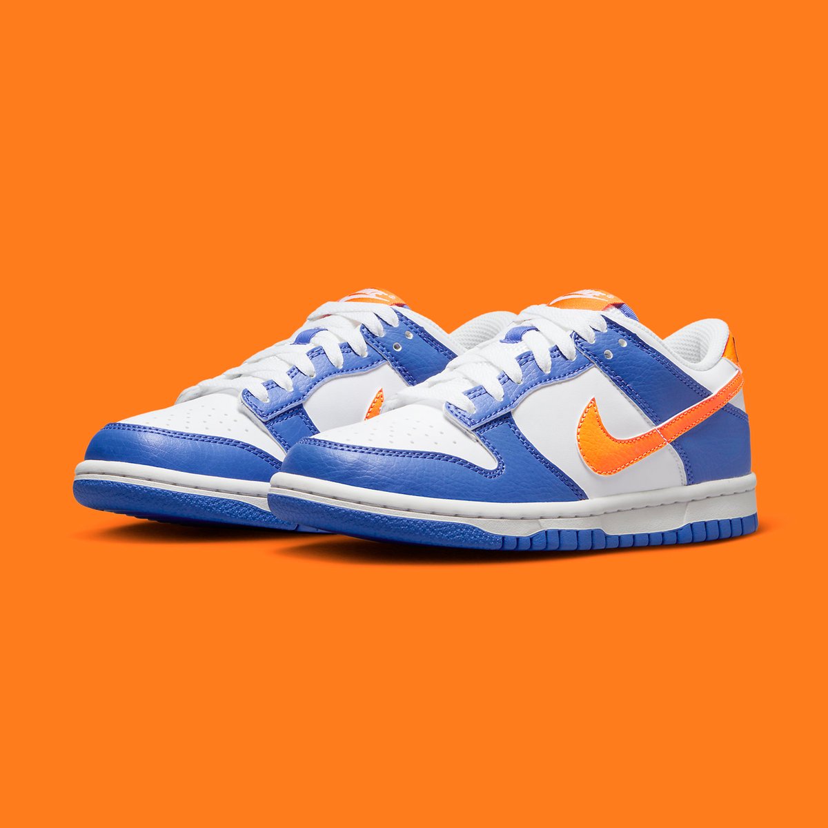 houseofheat's tweet photo. Nike Dunk Low "Knicks" Coming Soon for Kids 👀

SEE MORE: https://t.co/EnShlKD4Aa https://t.co/waHXWSVTG0