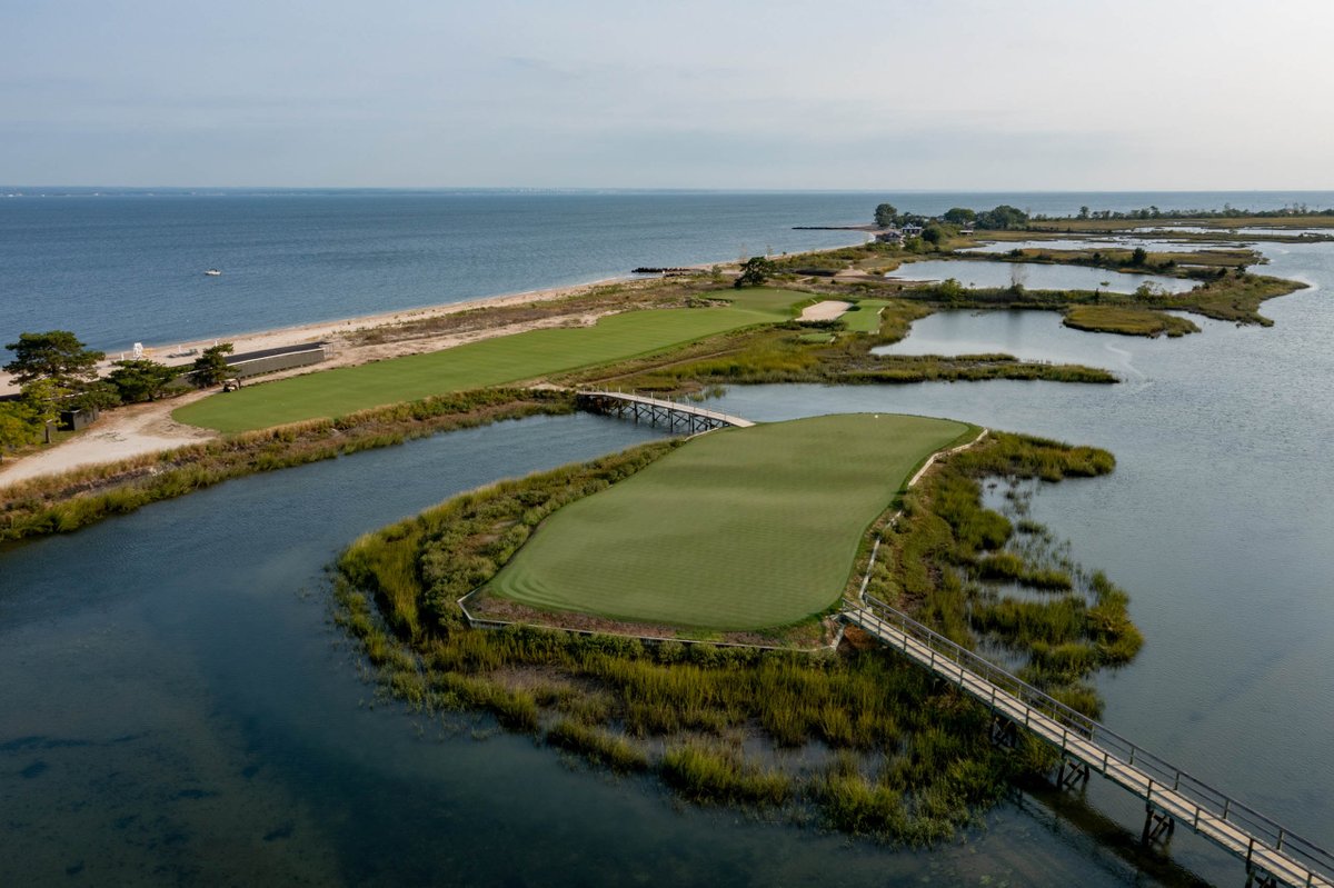 The Creek Club in Locust Valley, NY. 

Macdonald/Raynor/Hanse. 

🤯