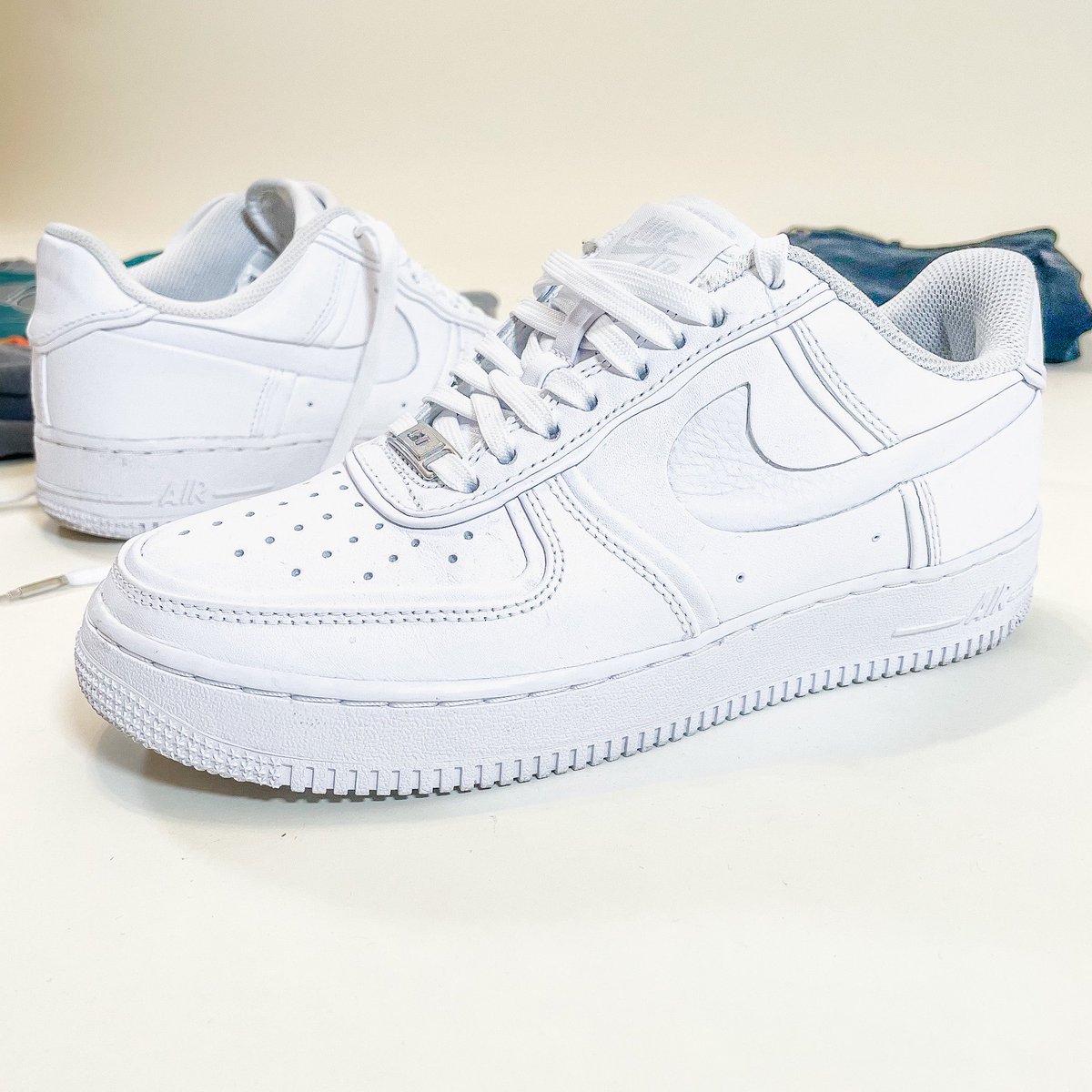 🏈 “DRAFT DAY” <a href="/outfitgrid/">#Outfitgrid™️</a> #outfitgrid ☝🏻 
   
◽️Sweater by Defective Garments     
◽️Pants by Denham  
◽️Glasses &amp; Jewelry by VandyThePink  
◽️Shoes - Nike Air Force 1 Low “John Elliott White”