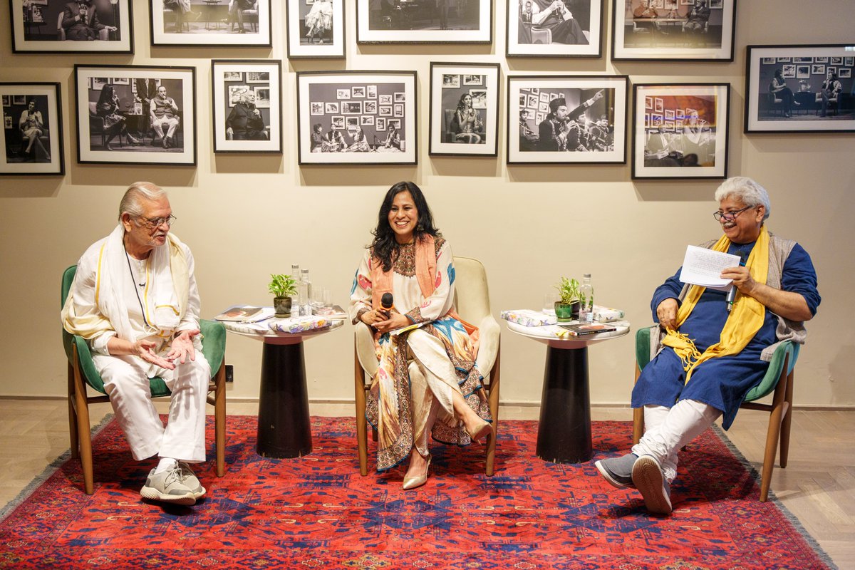 Living Legend Gulzar talked poetry and life at The Q Mumbai, last weekend with theatre veteran @Atul Tiwari and Shailja Chandra, who has authored and recently released a profound and insightful book on Gulzar's works - 'The Moonsmith Gulzar'.