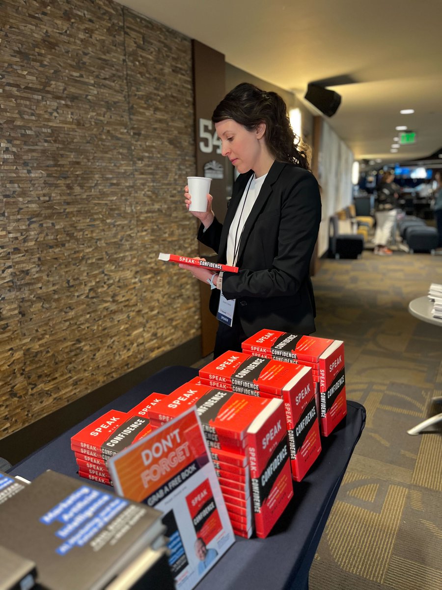 streamcreative's tweet image. Looking for something new to read? Don&apos;t forget to pick up a book from either of our keynote speakers @mikeackerdotcom and @paulroetzer at the front desk! #ExpInbound