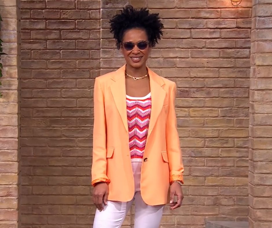 LucanSC's tweet image. Planning on getting away for this bank holiday weekend? Whether you are heading off to Cannes or Kerry check out these great looks as featured on this morning’s Ireland AM. All items available now from Dunnes Stores, Lisa Baker Boutique, The Jewellers Lucan and Mullins &amp;amp; Henry!