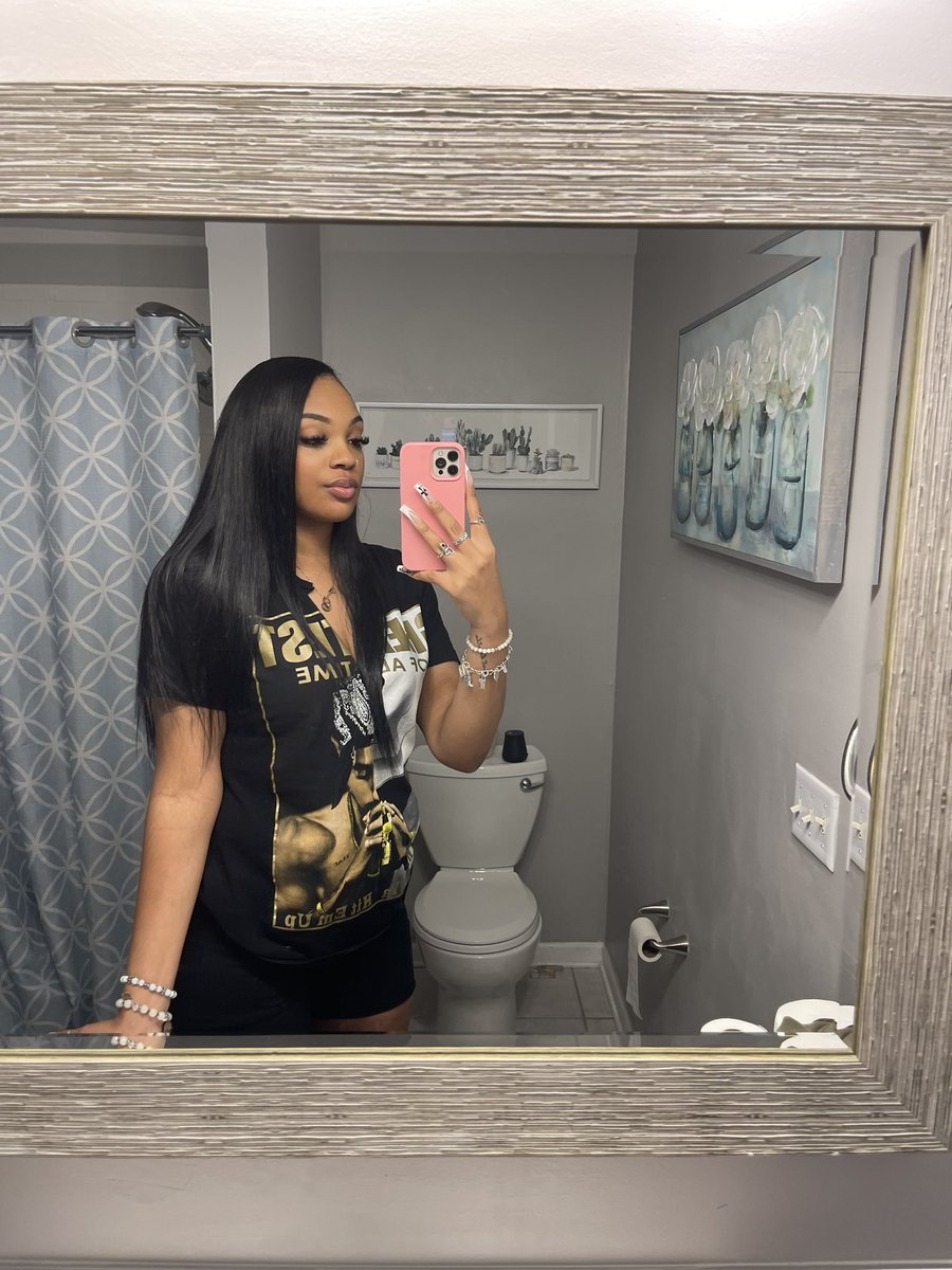 lexicYc_'s tweet photo. Simple but never basic 🖤 https://t.co/XkyvUSULh2
