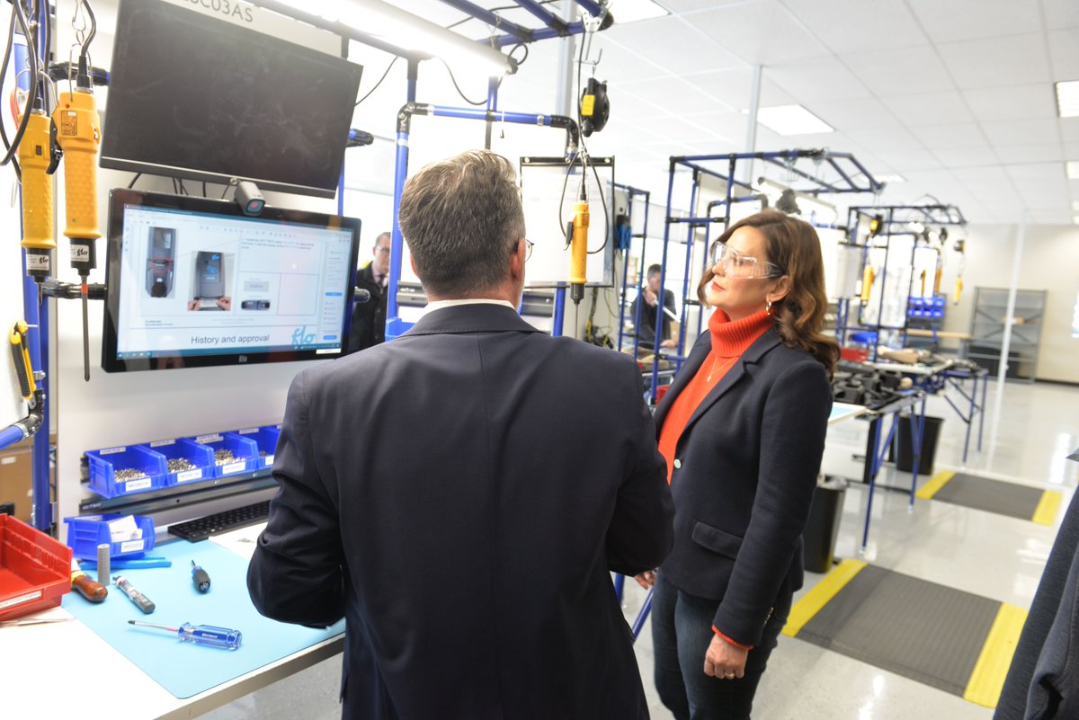 FLOevcharging's tweet photo. Michigan's rich history in the automotive industry has played a significant role in shaping the state's current leadership in sustainable transportation. We were honored to welcome Governor @gretchenwhitmer at our Auburn Hills, Michigan facility yesterday.

#EVcharging #Michigan https://t.co/k7h3BtUeNt