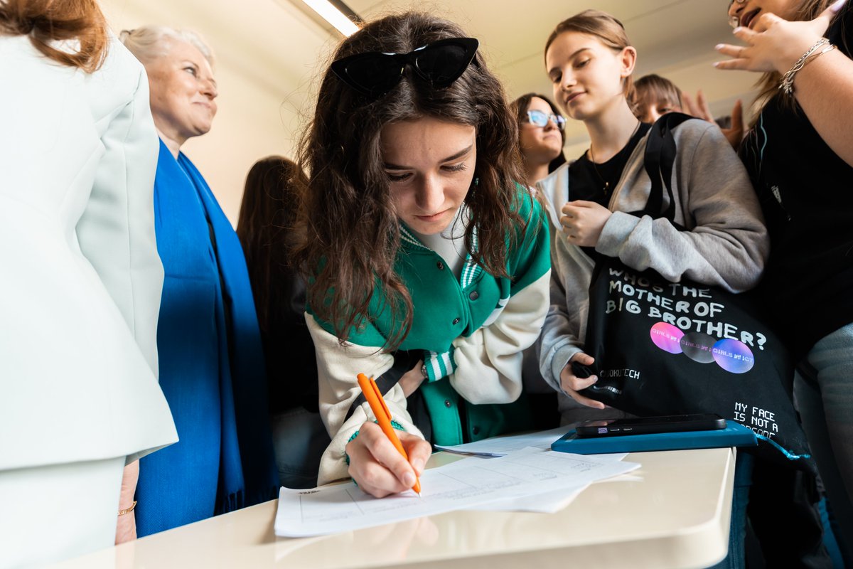 thefoundation_h's tweet image. The #GirlsinICT 2023 Job Fair held in @RITKosovo  helped dozens of young girls to kick start their career in prestigious tech companies &amp;amp; organizations in Kosovo.