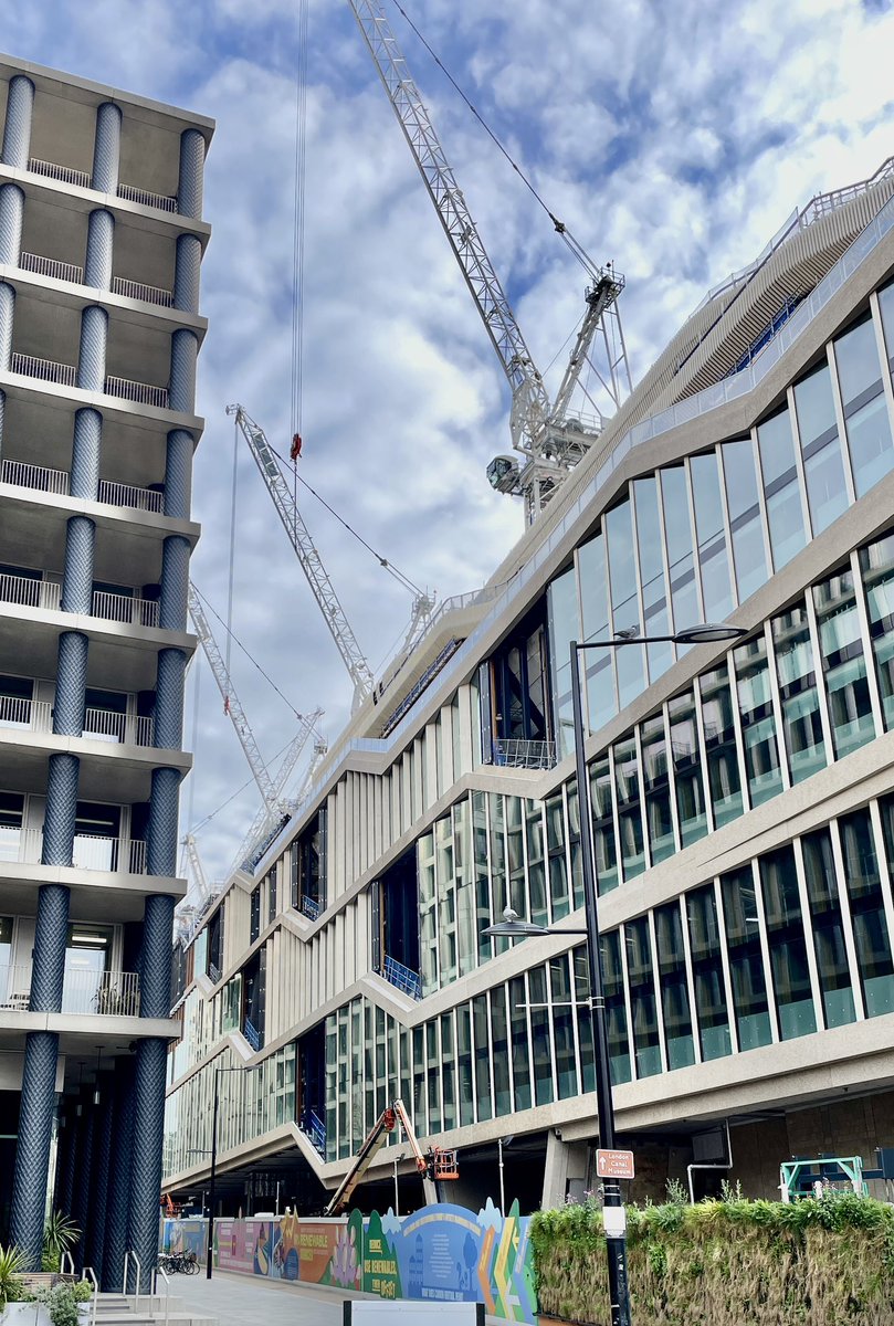Boggling at the scale of the Google building at Kings Cross #whopper #megastructure