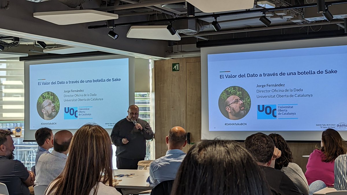 rdelavega's tweet photo. En Jorge Fernandez, de la @UOCuniversitat , parla del valor de les dades a #DAMATalksBCN, inicia amb un curiós exemple de fabricació de Sake. https://t.co/OOggEa5HJe