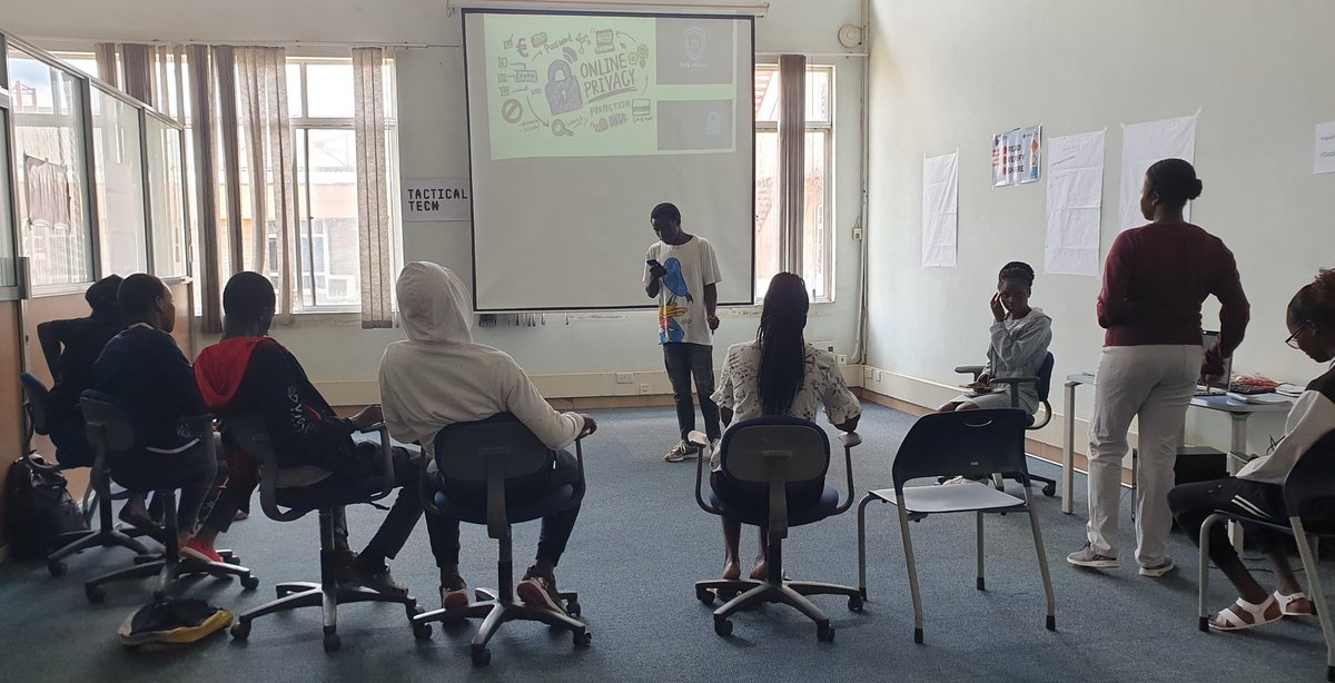 flesymz's tweet photo. Exciting news! Our ToTs led their first Digital Literacy workshop on the Impact of Social Media and Digital Privacy today with 6 enthusiastic attendees. Congratulations to the facilitators and participants for a fun and engaging learning experience! #DataDetoxKitKE @Info_Activism https://t.co/HMHuzHm5Ml