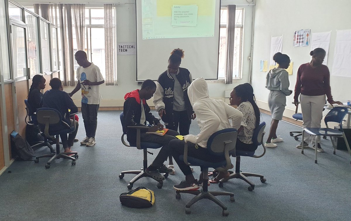 flesymz's tweet photo. Exciting news! Our ToTs led their first Digital Literacy workshop on the Impact of Social Media and Digital Privacy today with 6 enthusiastic attendees. Congratulations to the facilitators and participants for a fun and engaging learning experience! #DataDetoxKitKE @Info_Activism https://t.co/HMHuzHm5Ml