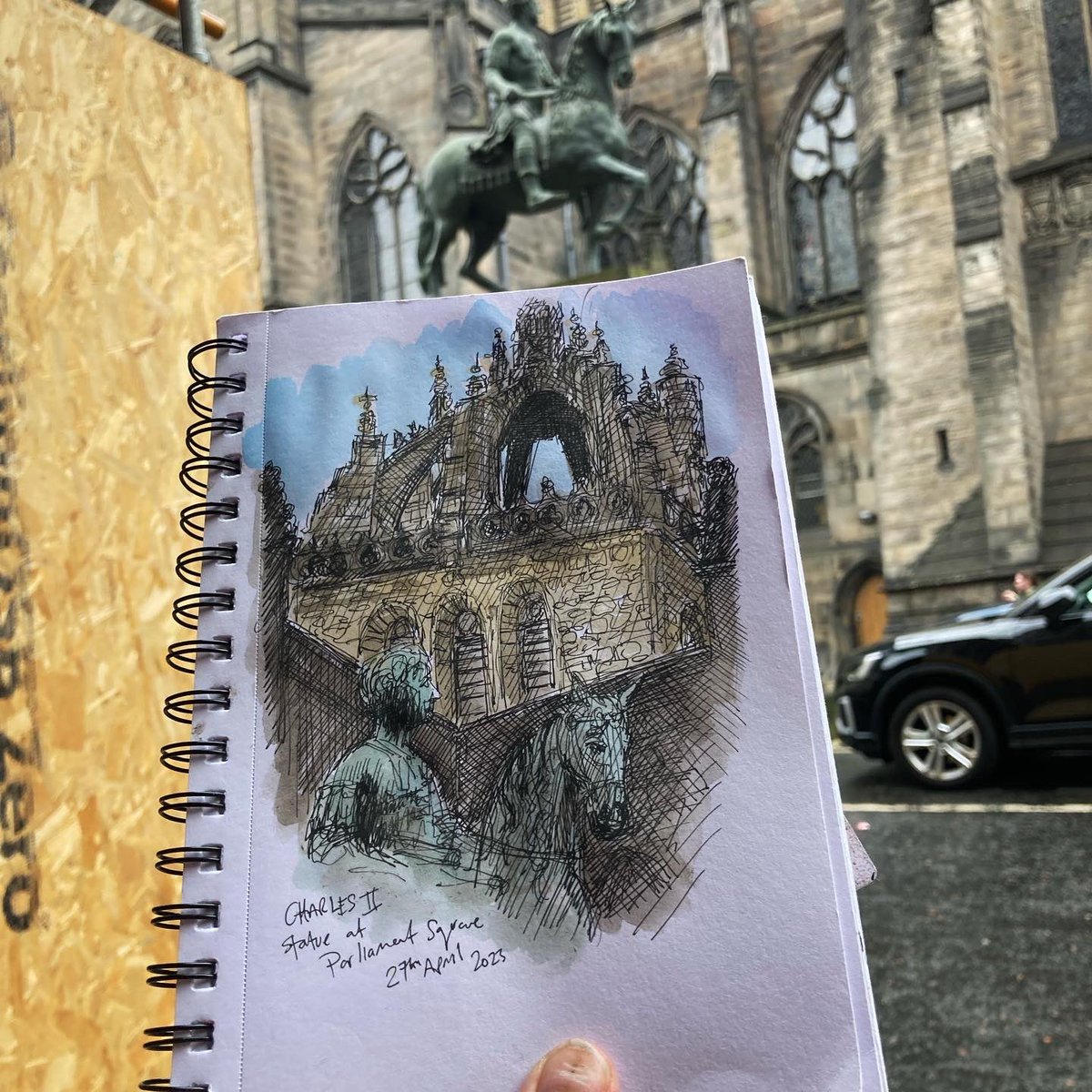 edinsketcher's tweet photo. I made up the blue sky 🤣🙄 #edinburghweather
But at least the rain stayed mostly away for a very enjoyable #RoyalMile #stjamesclose sketching and walking workshop with Architecture students from Fife. Thanks all for the creativity guys 😊👍 https://t.co/YxTL1r9mFQ
