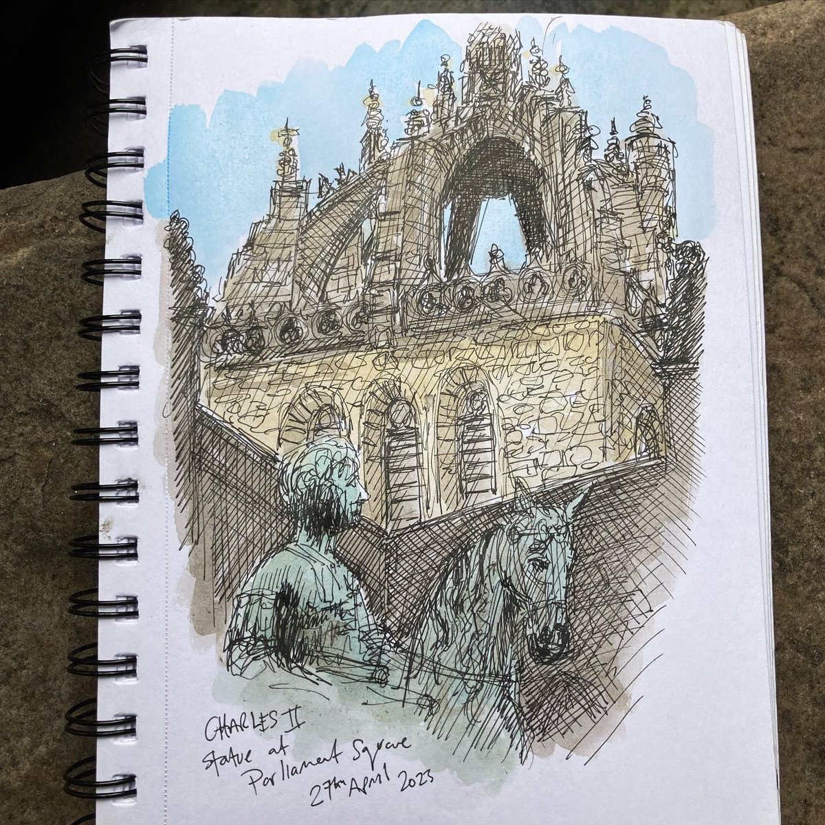 edinsketcher's tweet photo. I made up the blue sky 🤣🙄 #edinburghweather
But at least the rain stayed mostly away for a very enjoyable #RoyalMile #stjamesclose sketching and walking workshop with Architecture students from Fife. Thanks all for the creativity guys 😊👍 https://t.co/YxTL1r9mFQ