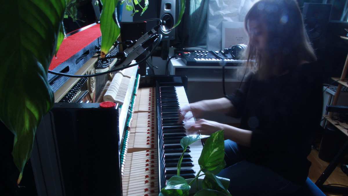 One Track Mind: Julia Gjertsen (@JuliaGjertsen) The Oslo-based pianist and composer on the cinematic journey and structural chaos of Fieldhead. thepredatorywasp.com/2023/04/27/one…