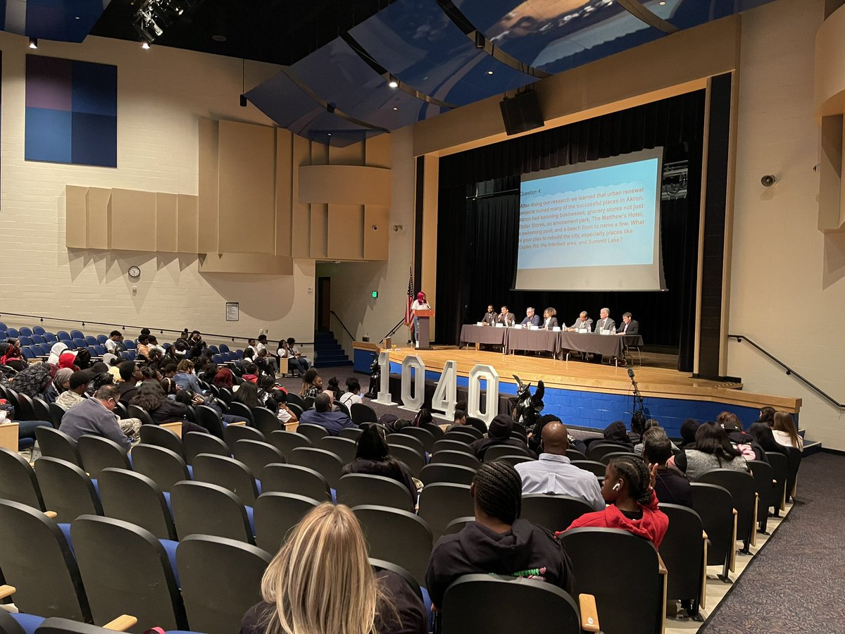 shammasmalik's tweet photo. It’s always inspiring to hear from and speak with students and young people from across our city. YOU are the future of Akron!
Thanks to @1040Griffs for hosting us at this morning’s Mayoral Forum!
#MalikForMayor #TogetherForAkron https://t.co/PZBAuTkAbR