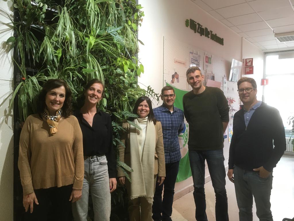 Synerg_IEs's tweet photo. @AP_hogeschule y @Synerg_IEs colaborando en la mejora de la calidad de la educación y el impulso del aprendizaje permanente. Representantes del Servicio de Educación de la  @c_valenciana en movilidad de obsevacion: empleabilidad, innovación y pedagogías. @sepiegob @GVAeducacio https://t.co/J7CTkmWLaJ