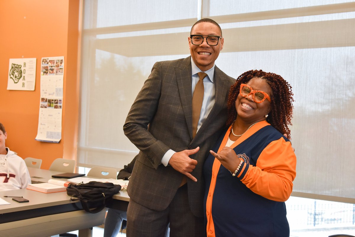 This #FinancialLiteracyMonth, I’m shouting out long-time <a href="/dcpublicschools/">DC Public Schools</a> educator Ms. Ward whose accounting classes at <a href="/JacksonReedHSDC/">Jackson-Reed High School</a> are setting students up for success 💰. Ms. Ward, it was a pleasure to meet you. Thank you for emphasizing the importance of real-life math!
