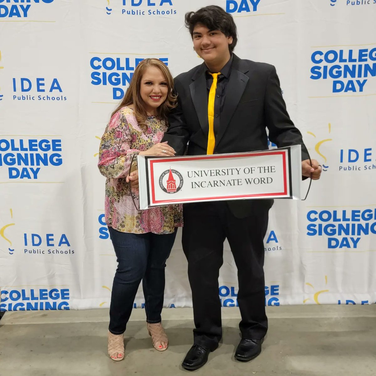AprilMonterosa's tweet photo. I'm so proud of my boy, my first nephew!! I can't believe he's this grown-up. Many blessings to him on his new journey. May he make good choices, work hard, and achieve greatness. #uiwbound
#proudauntie #college #sanantonio @uiwcardinals @IDEAschools https://t.co/rwvh5eeo5G