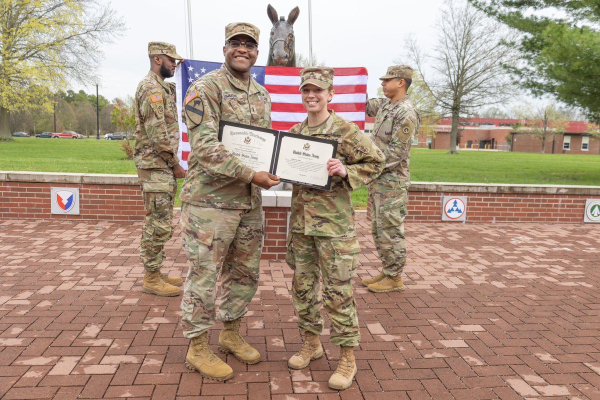 1stTSC's tweet photo. Congratulations to Sgt. Madison Mount as she becomes another #StrongSergeant at #FirstTeam and #reenlists for her new duty assignment at Fort Polk. https://t.co/JBNoHeZU4A