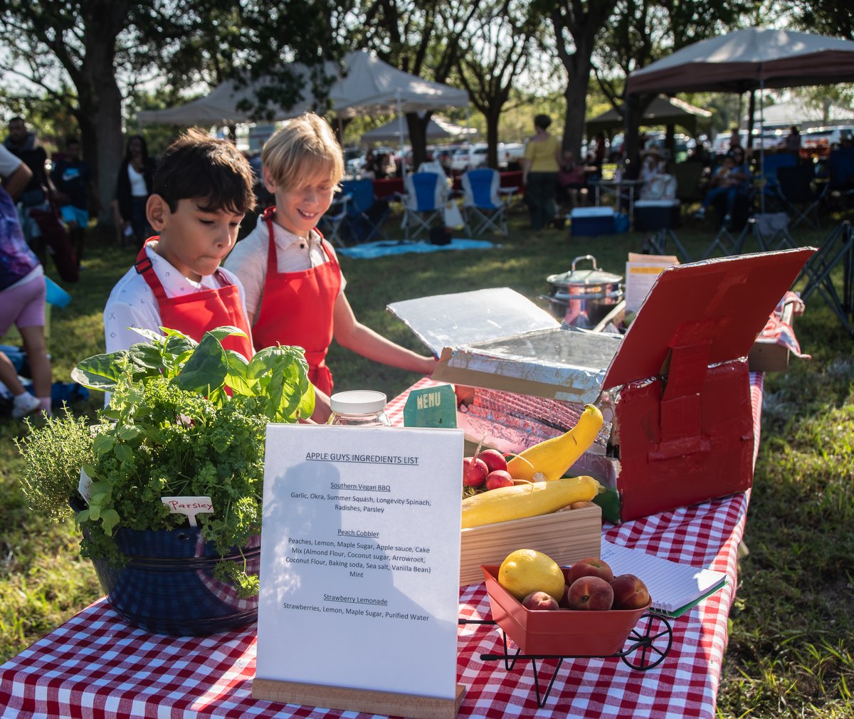 insideFPL's tweet photo. Cooking with clean energy! That’s just one of the many creative competitions that bring clean energy to life for students who participated in the annual @flenergywhiz competition. Our FPL SolarNow program served as the presenting sponsor of this important event. #FPLSolarNow https://t.co/JVzMEbJpNb