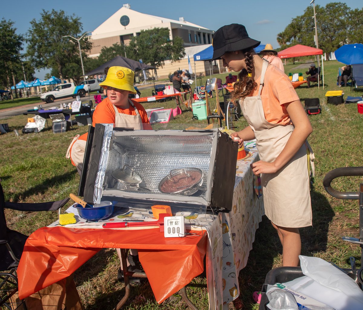 insideFPL's tweet photo. Cooking with clean energy! That’s just one of the many creative competitions that bring clean energy to life for students who participated in the annual @flenergywhiz competition. Our FPL SolarNow program served as the presenting sponsor of this important event. #FPLSolarNow https://t.co/JVzMEbJpNb