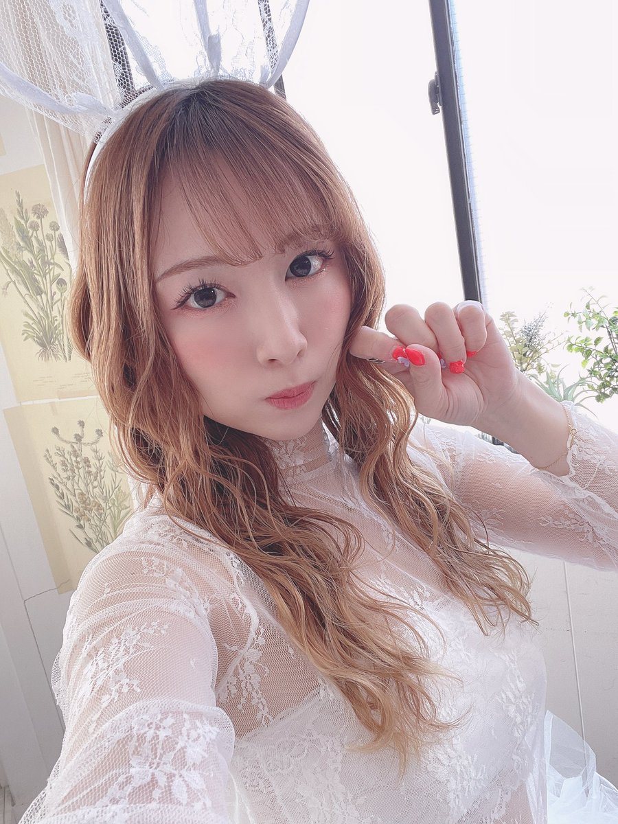 ひっさしぶりにグラビア撮影でした🤗 キュインちゃんと白黒コーデ