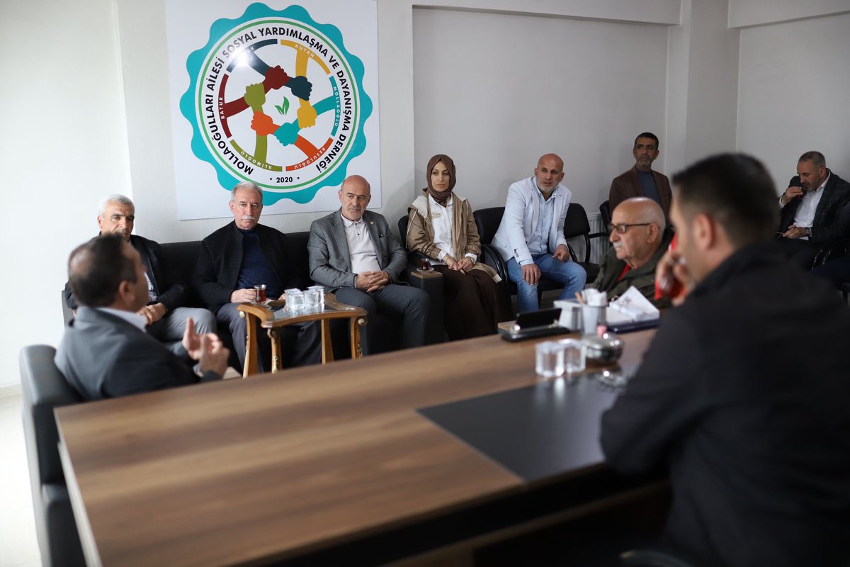fzekimert's tweet photo. Bingöl’ün saygın ailelerinden Mollaoğulları Ailesi Sosyal Yardımlaşma ve Dayanışma Derneğini ziyaret ederek 14 Mayıs seçimlerinde desteklerini istedim. Şehrimizin kadim geleneklerini yaşatan ailelerimiz, hemşerilik kültürümüz, birlik ve beraberliğimiz için önemli birer değerdir. Aile yapımızı güçlendirecek projelerimizi hep birlikte hayata geçireceğiz.