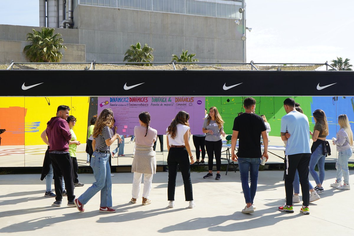 GasolFoundation's tweet photo. ¡FI-FI-FIVALÍN!

Esta semana tuvimos la 3ª formación con el equipo educativo de los 32 centros que participan en #FIVALÍN.

En el espacio #PlayNow de Nike pudimos compartir las experiencias de esta edición y reflexionar sobre cómo mejorar el proyecto.

¡Gracias @nike #MadeToPlay! https://t.co/ttatpH2X6s