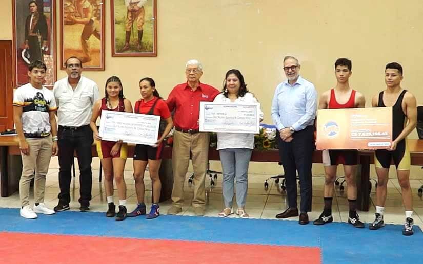 La Lotería Nacional entregó 11 millones 600 mil córdobas al Instituto Nacional de Deportes y otra cantidad igual al Ministerio de la Familia, en concepto de utilidades.