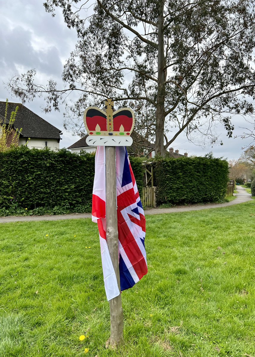 YWI Dormansland are ready for King Charles III #Coronation with installations across the village of Dormansland representing the 4 countries of the UK 🇬🇧 @surreyfedwi @DormanslandPC @WILifemagazine #GodSaveTheKing #KingCharlesIII